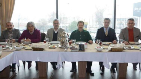 M.Yiğiner Teknik Heyet ve Futbolcularla