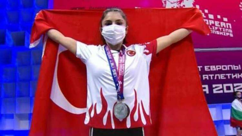Ankaragücü Halter'de Melisa Güneş'le Güldü