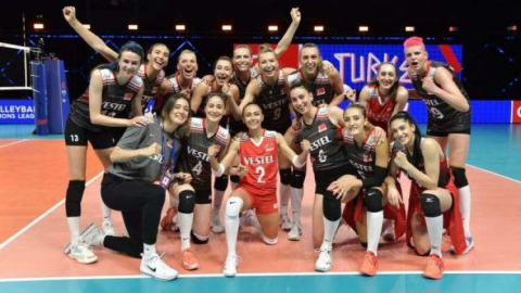 Voleybol Milliler 3 de 3 Yaptı