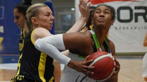 Nesibe Aydın Avrupada Son 16 da