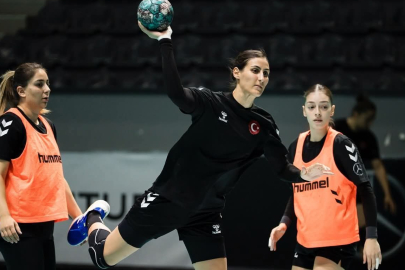 Kadin A Milli Takımımız  Kampta