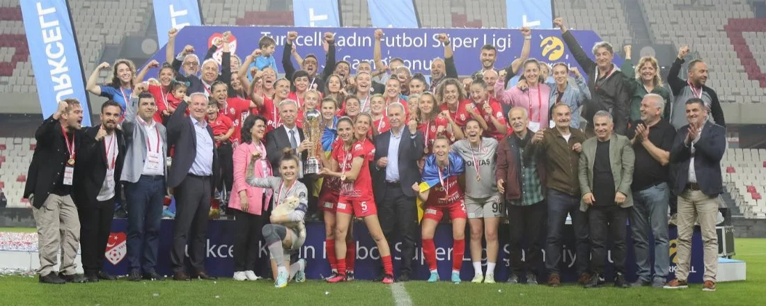 Kadınlar Süper Ligi Şampiyonu Fomgetspor