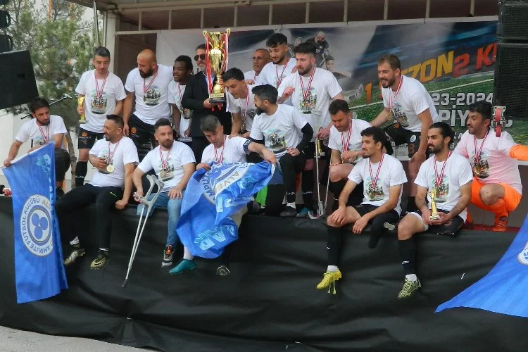 Alves Kablo Şampiyonluğunu Kutladı
